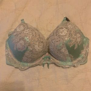 Victoria’s Secret very sexy push up bra